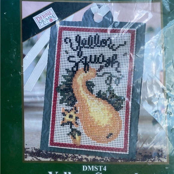 NWT Mill Hill Debbie Mumm DMST4 Yellow Squash seed tag cross stitch kit - Picture 3 of 10